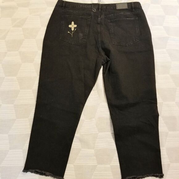 NWT Disturbia Griffinly Moon Embroidered Distressed Mom Jeans Black Size 38 - Picture 3 of 9